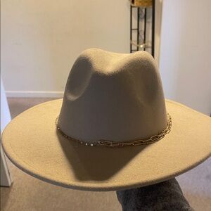Elegant Cream Fedora with Gold Chain